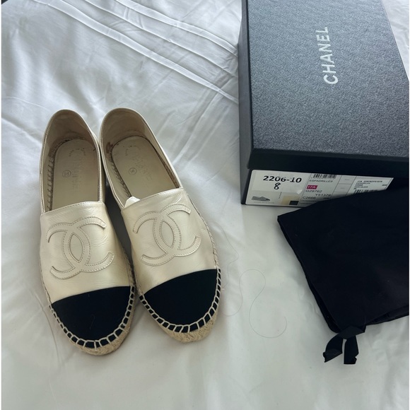 NWT- UNIQUE IVORY COLOR- NOT BEIGE- Chanel Leather Espadrilles Ivory/Black. - Picture 4 of 9